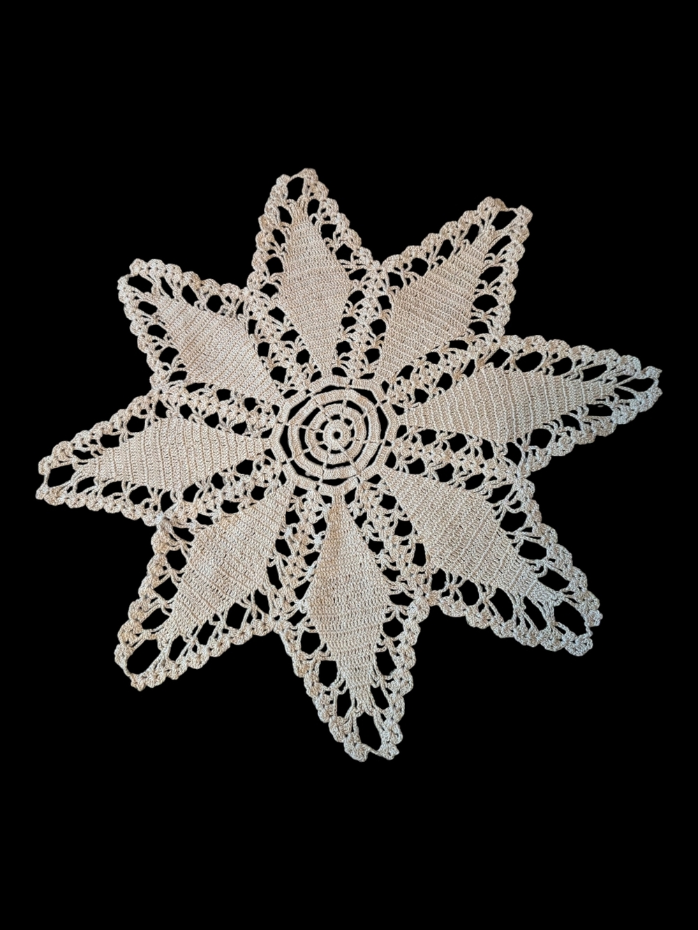 VTG Handmade Tea Stained* Starburst Crocheted Pineapple Fan Design Doily 16.5"